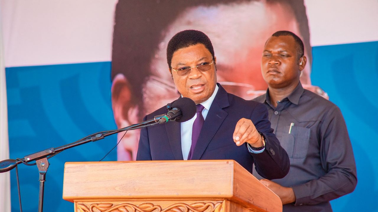 WAZIRI MKUU AWAKUMBUSHA WANANCHI KULA MLO SAHIHI